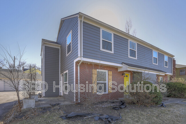 Photo - 641 E Meyer Blvd Townhome