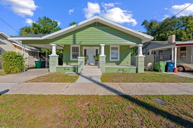 Building Photo - 1010 E Lake Ave