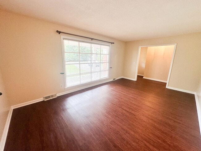 Photo - Beautiful Waterfront 4-Bedroom Home in Pir...