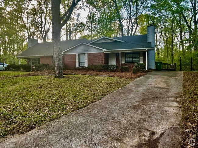 Building Photo - This Adorable 2 bedroom 2 bath duplex is l... Rental