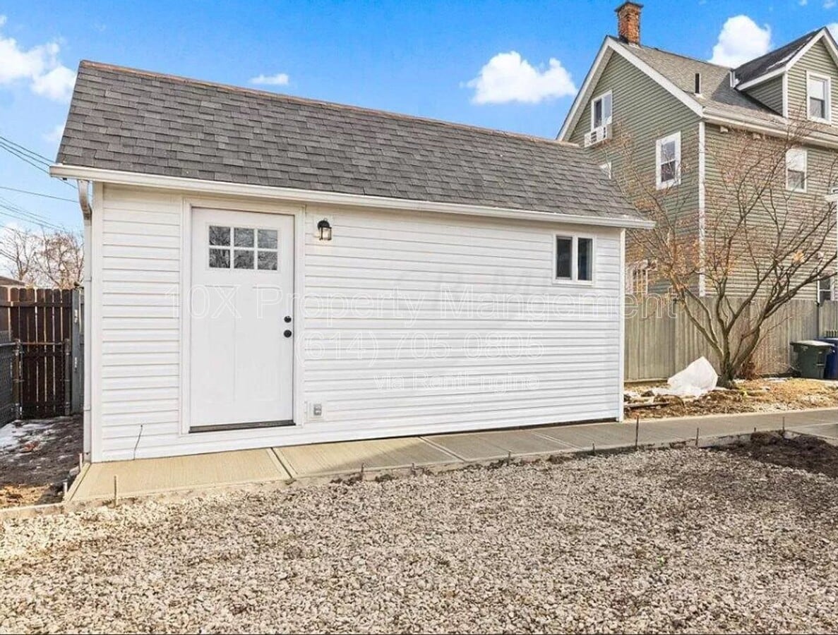 Photo - 482 Elsmere St Unidad B