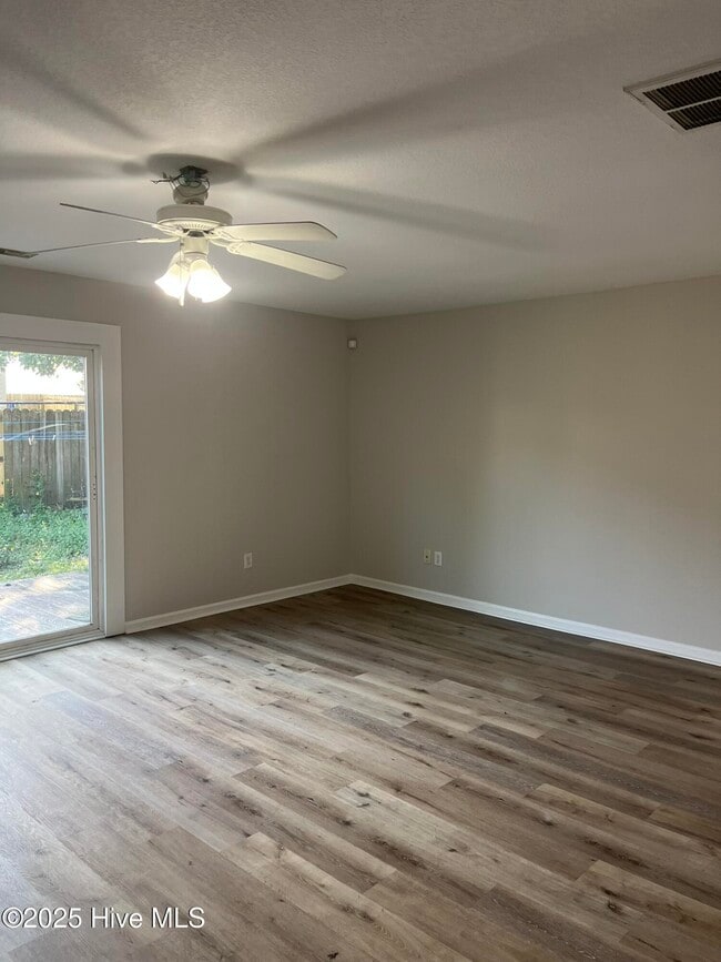 Photo - 4245 Williamsbrook Ln