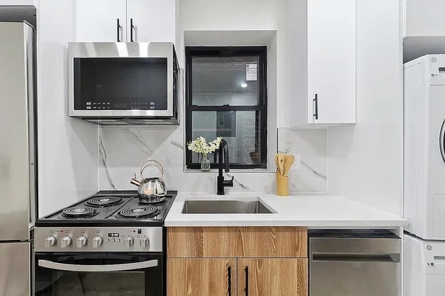 176 Rivington St Unit 3