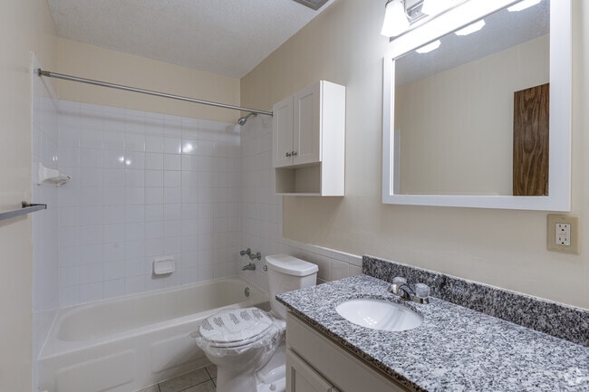 2 habitaciones, 1 baño - 967 pies cuadrados - Baño - Silver Oaks Court Apartments