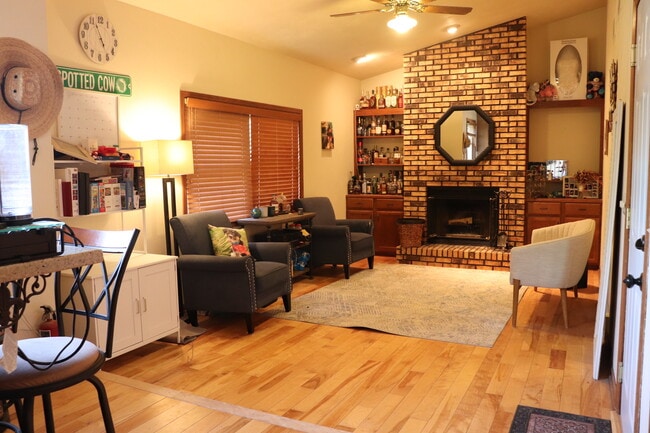 Photo - 571 Harvest Ln