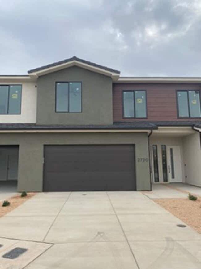 Building Photo - Beautiful like Brand New 3 Bedroom, 2.5 BathroomTownhome in Washington Fields!