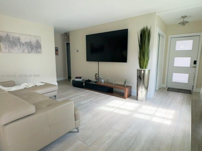 Photo - 19066 Bob-O-Link Dr