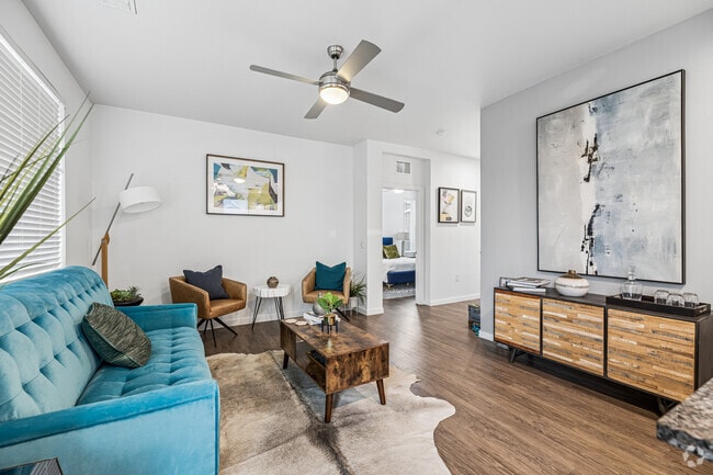 2BR, 2BA - 941SF - Living Room