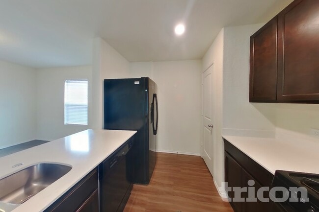 Photo - 5672 McClelland St