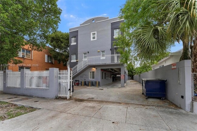 1421 SW 3rd St Unit 208