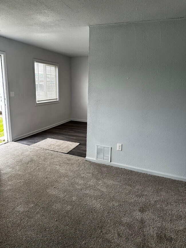 Photo - 7200 Edgeton St