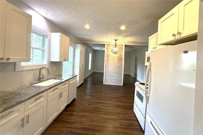 Photo - 173 Cleveland St SE