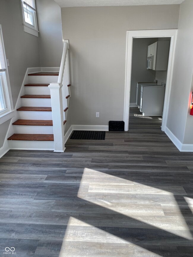 Photo - 2036 Singleton St