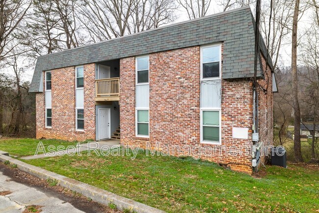 Photo - 2817 Colt Dr NE