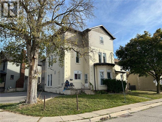 Photo - 125 Wellington St Unit 2