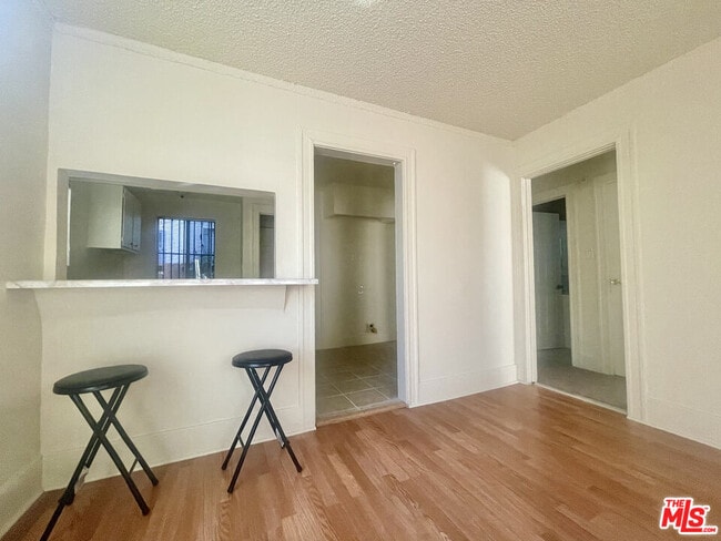 Photo - 711 W 54th St