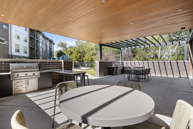 BBQ & Picnic Area - Lotus Riverwalk Rental