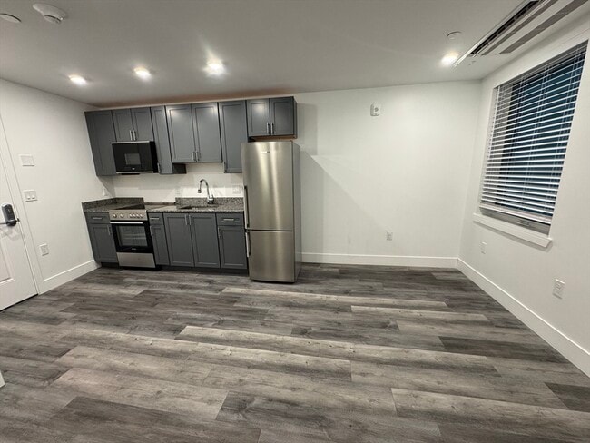 Photo - 585 Essex St Unit 522