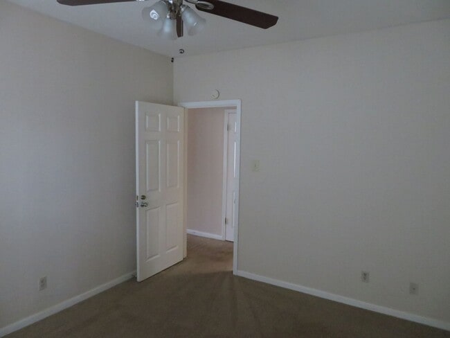 Photo - 1/1 Apartment Walking Distance to UT Unit 66