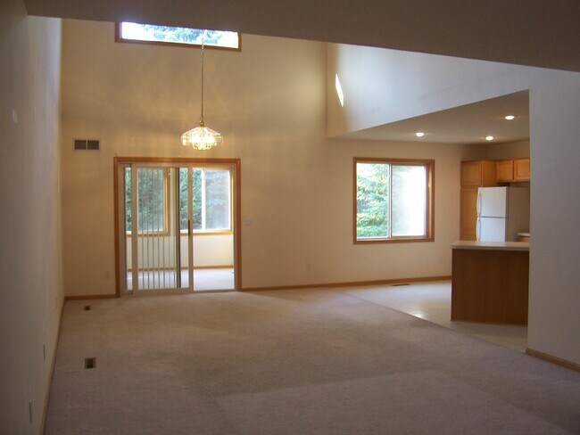 Two Story Dinning - 14977 Ember Ct