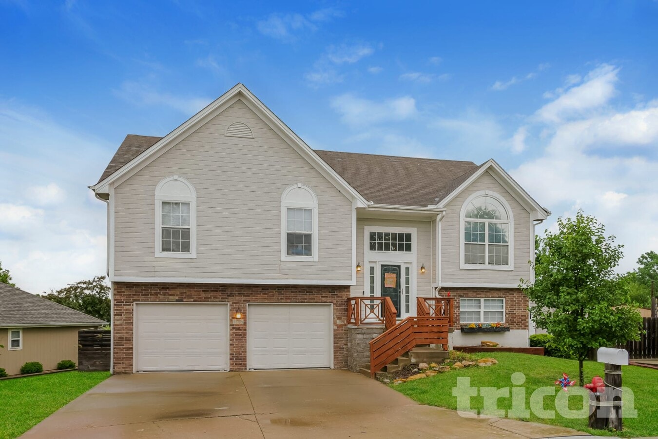 Photo - 705 SW Hillside Ct