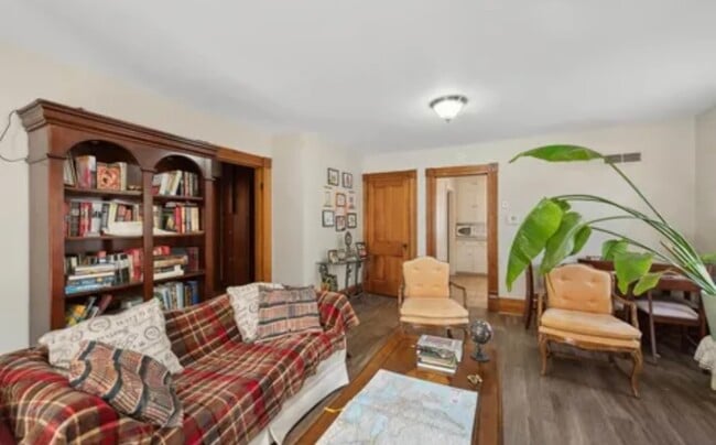 Photo - 303 3rd St NW