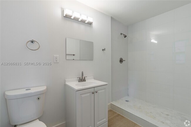 Building Photo - 340 SW 5th St Unit 9