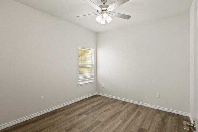 Photo - 506 Whirlaway Dr