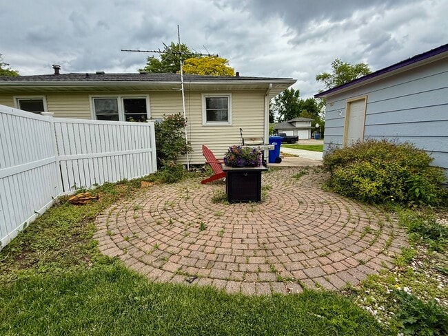 Photo - 933 Greenfield Ave