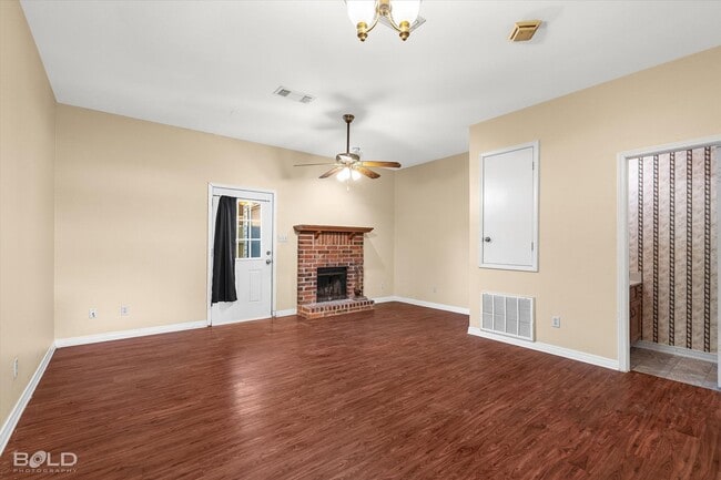 Photo - 2 Bedroom 2.5 Bath 2 Car Carport - town house