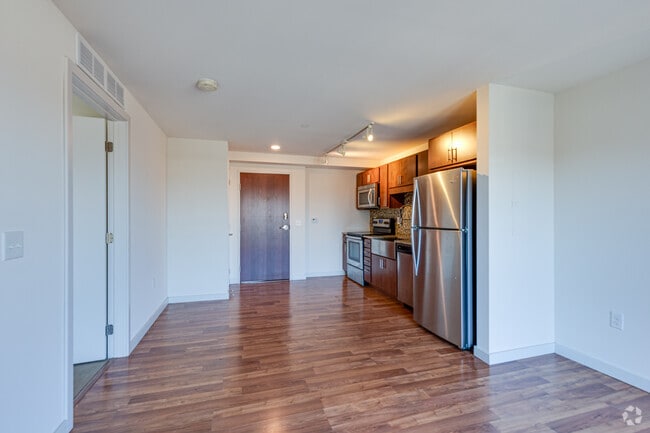 A-8b -1BR, 1BA - 604SF - Kitchen and Livign
