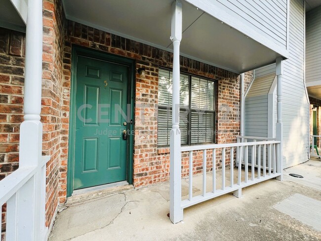 Building Photo - Recently Refreshed 2/2.5 Within Walking Distance to UNT Ready For Move-In!