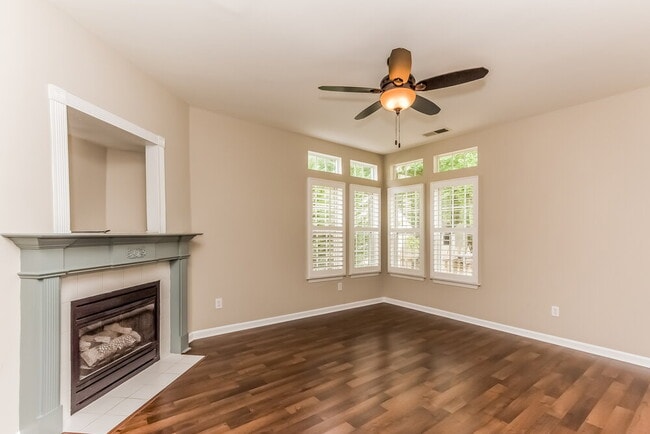 Photo - 332 Pinehurst Way