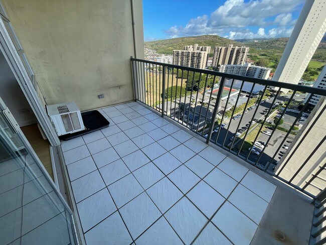Photo - Gorgeous renovated high-floor apartment in great building. Unit 1702