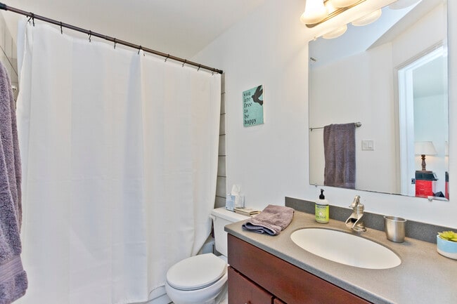 Photo - 1827 W Oakdale Ave