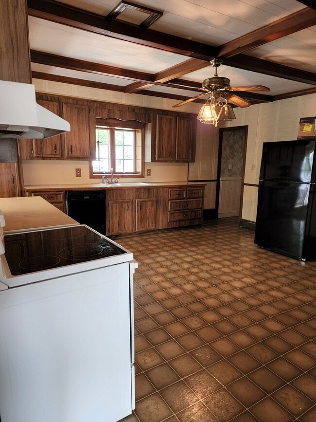 735 Newport Ave Unit 1
