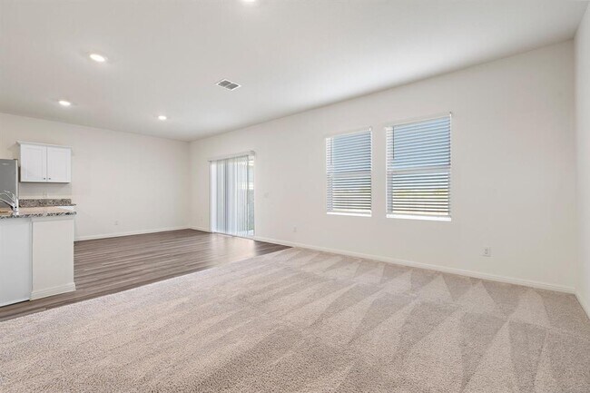 Photo - 640 Gemsbok Rd