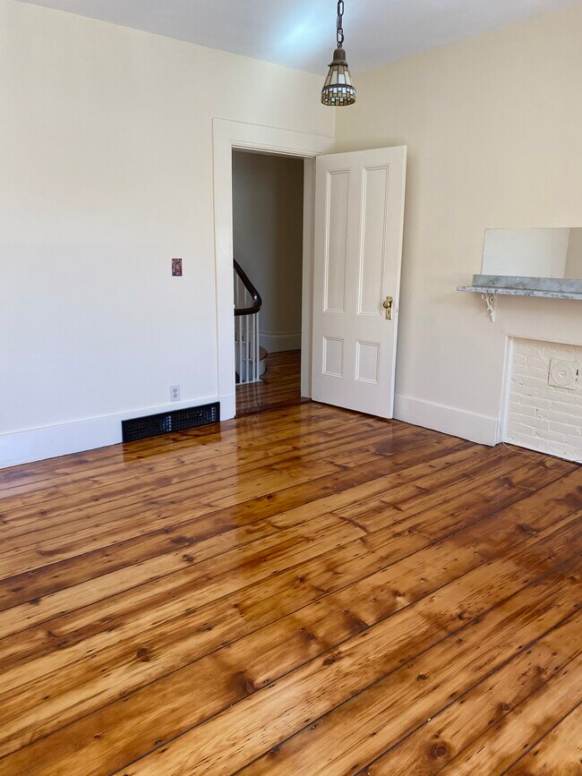 Building Photo - 200 Norfolk St Unit Townhome