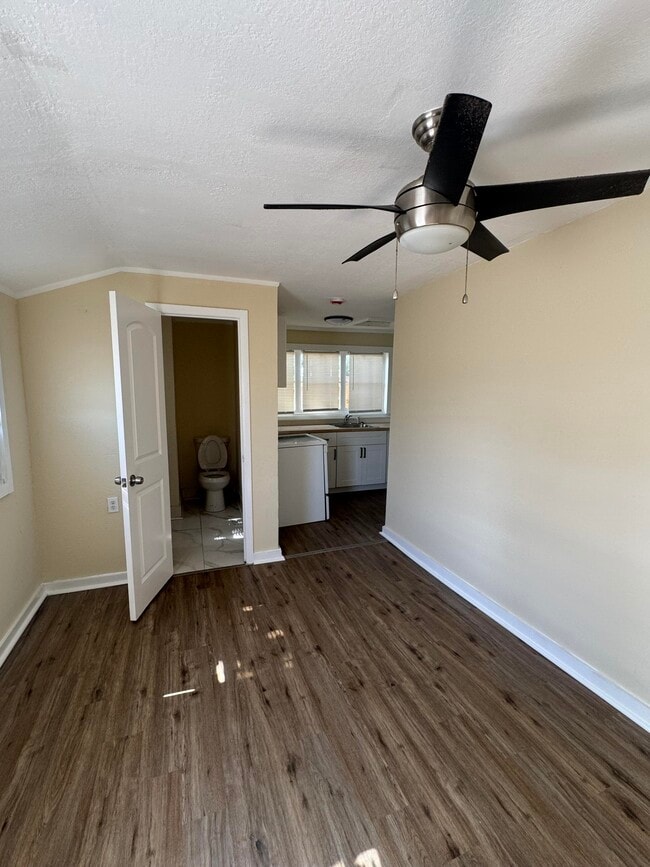 Building Photo - 1112 S G St Rental