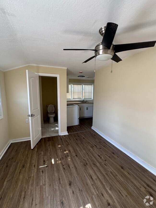Building Photo - 1112 S G St Rental