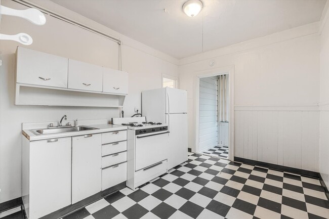 Photo - Cozy Studio Available Today in Goose Hollow! Unit 1518C