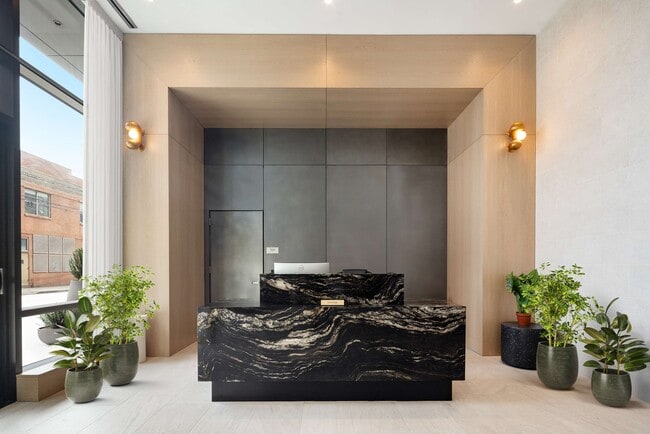 425 Summit Ave