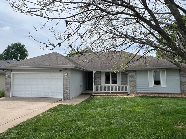 Building Photo - 3 Bed / 2 Bath in heart of Springfield