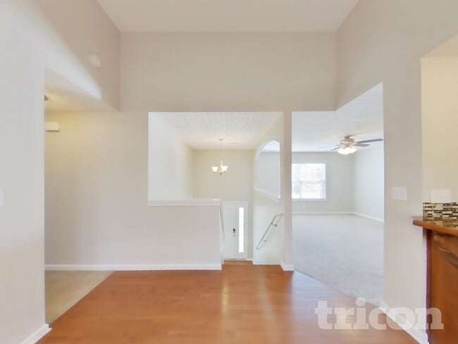 Photo - 1457 Mutual Dr