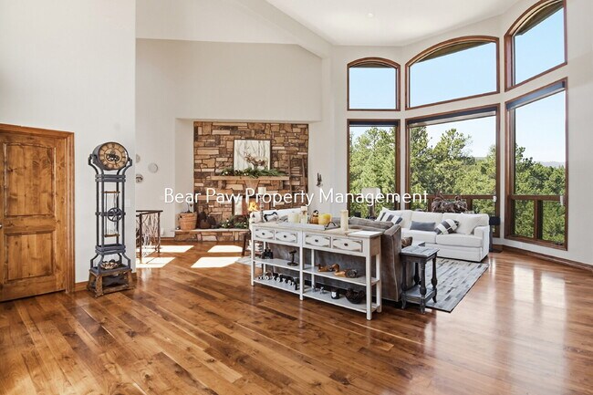 "Spacious 6-Bedroom Retreat with 7 Luxurious Bathrooms off Upper Bear Creek!"