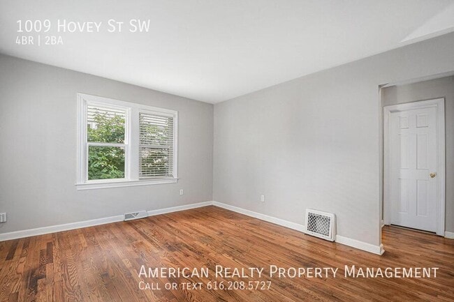 Photo - 1009 Hovey St SW