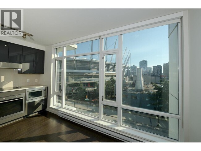 161 W Georgia St Unit 705