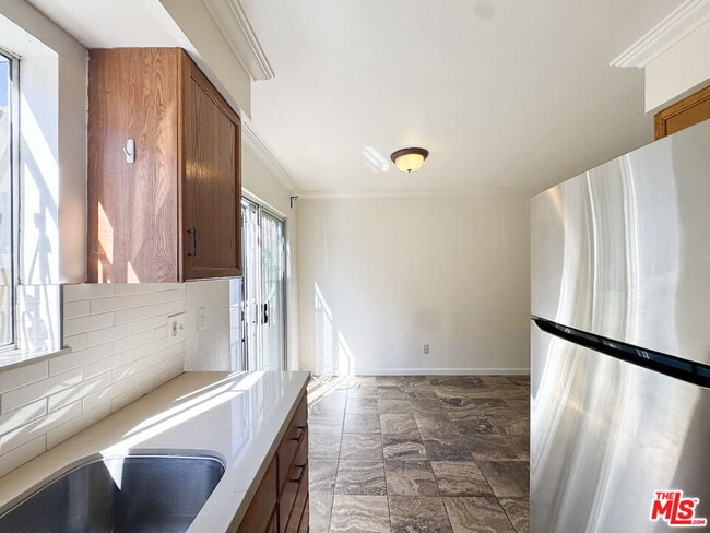 Photo - 750 Hyperion Ave Unidad 2