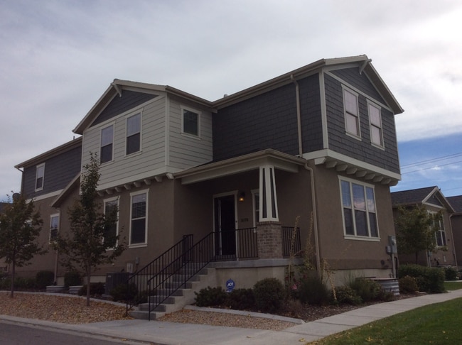 Building Photo - Spacious 4-Bedroom Townhouse Oasis in West Valley City!