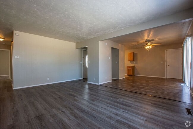 Building Photo - Ranch Style 4 Bedroom / 1.5 Bath Home
